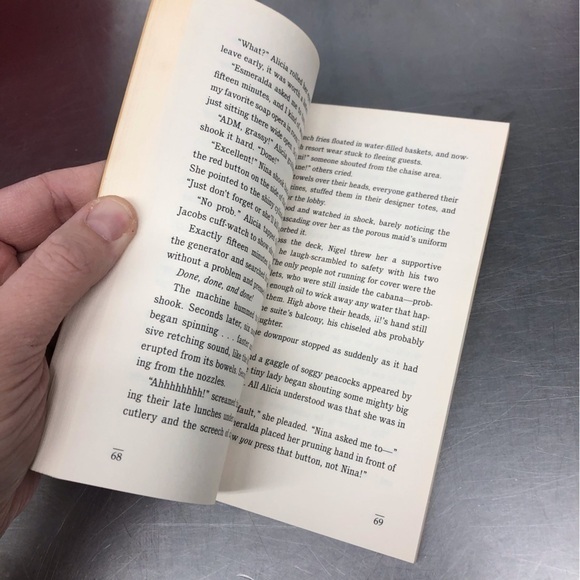 The Clique: Summer Collection: Alicia by: Lisi Harrison, paperback book - Picture 3 of 5